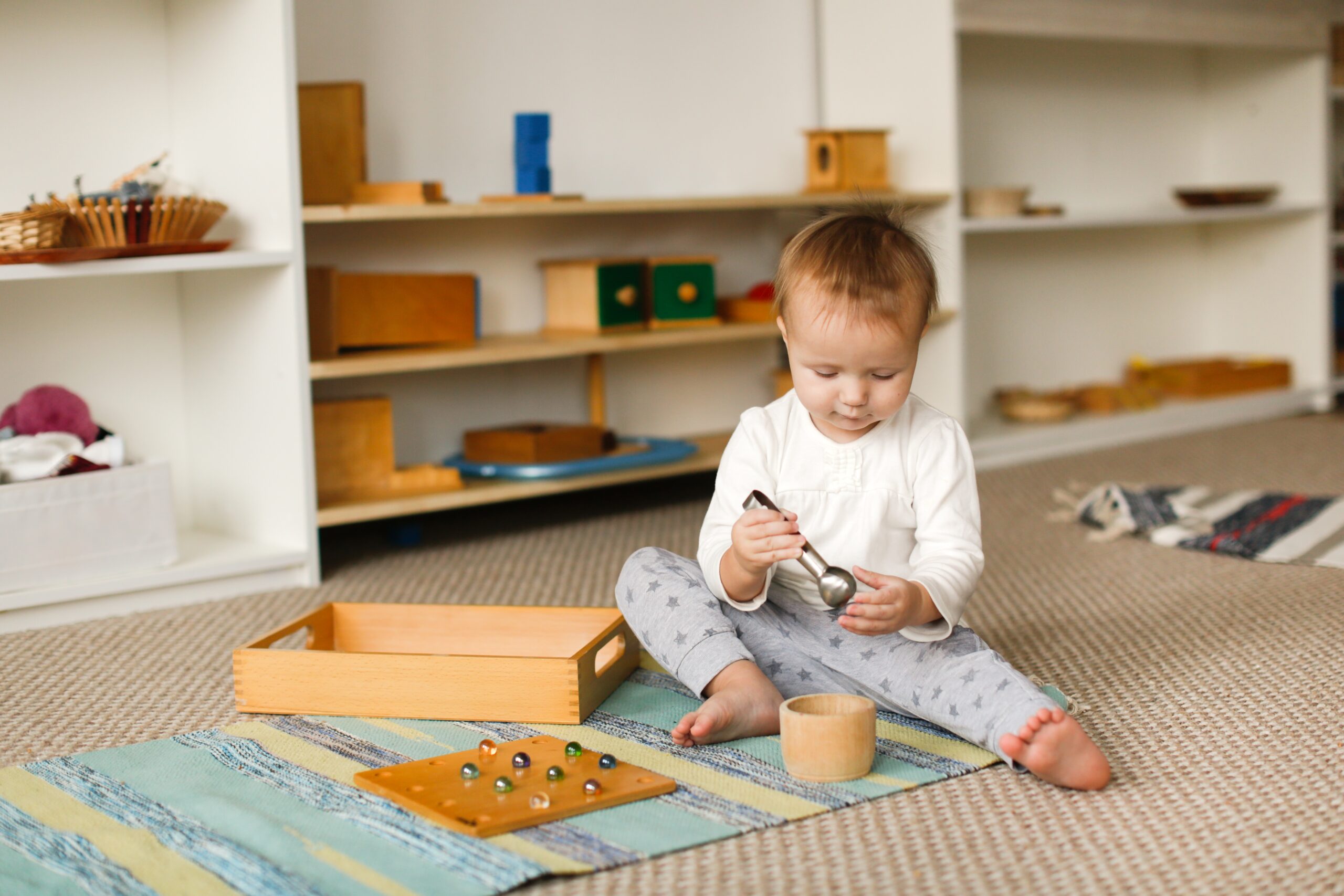 Accompagnante Montessori auprès d'un enfant, à domicile